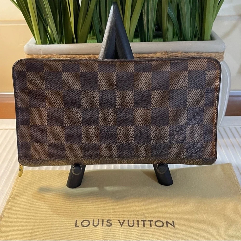 Louis Vuitton Damier Ebene Zippy Wallet